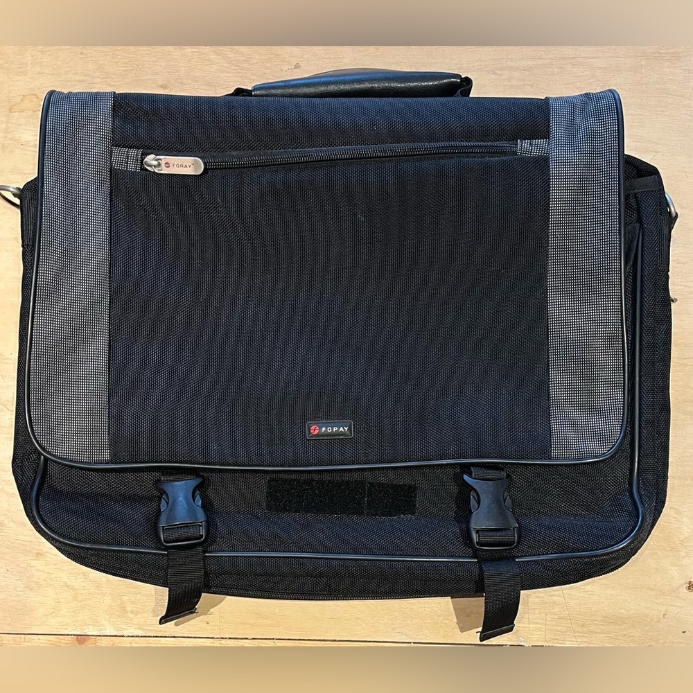 Foray Messenger Computer Shoulder Bag - Picture 2 of 15